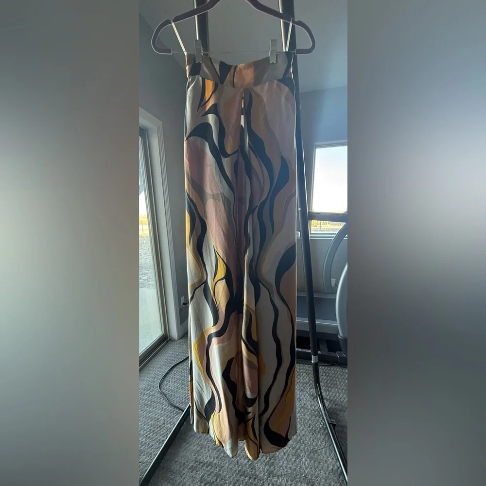 Elegant Multicolor Strapless Romper- size SMALL - Picture 6 of 11